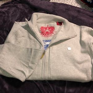 Pull over sipped up jacket